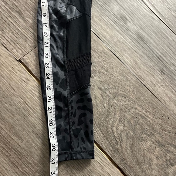 Lululemon Just Breath Cheetah‎ print mesh leggings - Picture 5 of 5